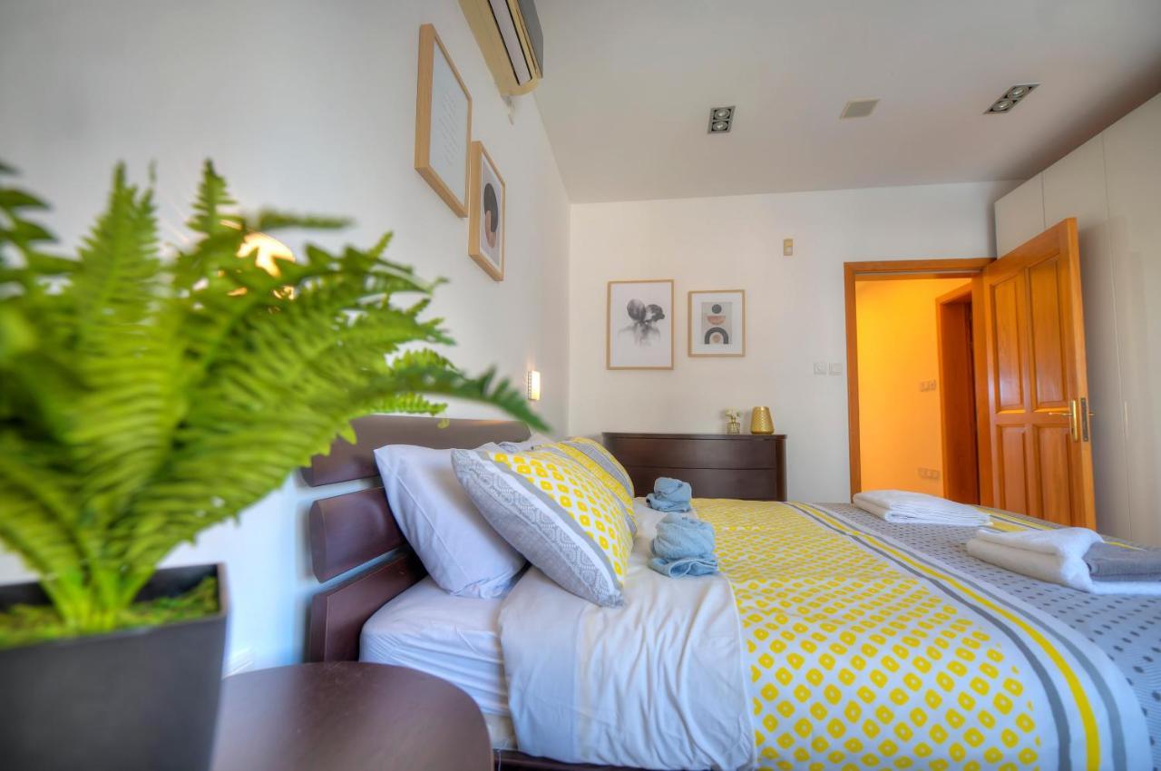 Bright And Spacious 3 Bedroom Apartment With Breathtaking Views - Goslm-5 Sliema Luaran gambar
